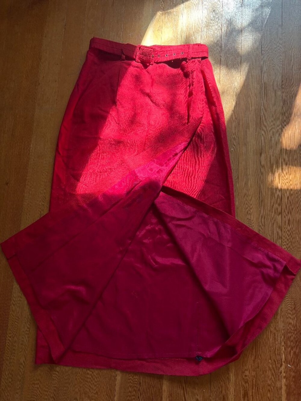 Beautiful wool vintage Daniel Hechter red pencil skirt